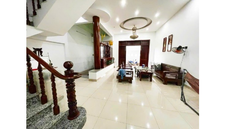 Bán dãy căn hộ dịch vụ 3 Tầng ở Quận 2140M2 Giá giảm còn 7,7 Tỷ